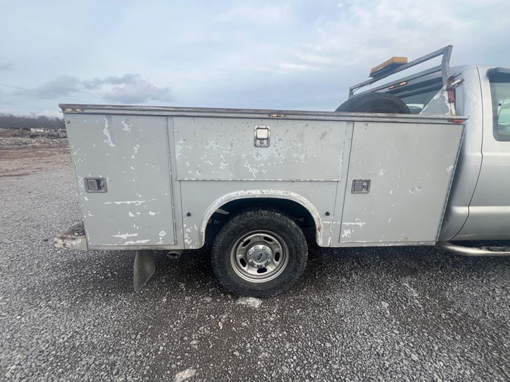 2015-ford-f350-xl-image-10