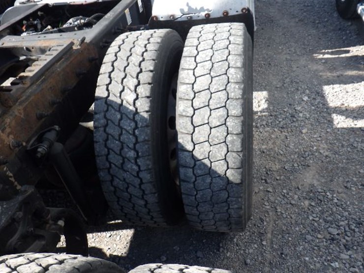 2016-peterbilt-579-image-8