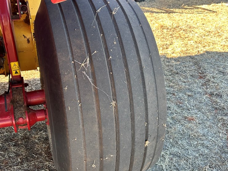 #87-•-2015-new-holland-rb560-image-5