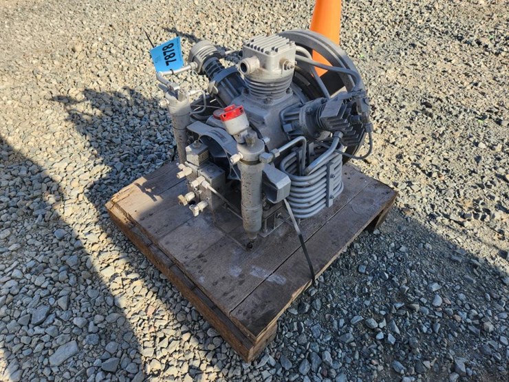 #6031-•-air-compressor-image-1