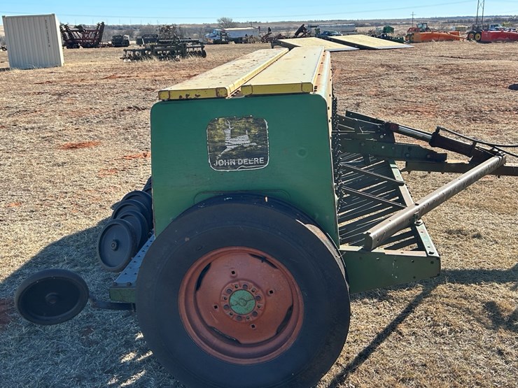 john-deere-8300-image-10