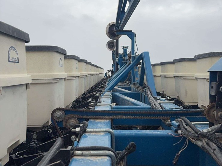 2008-kinze-3600-image-18