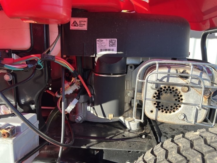 2023-craftsman-r110-ride-on-mower-image-15