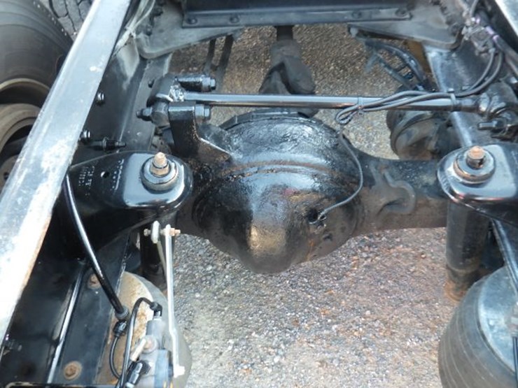 2017-peterbilt-587-image-13