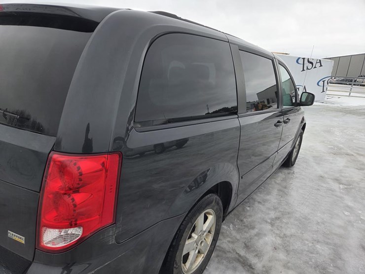 2012-dodge-grand-caravan-image-15