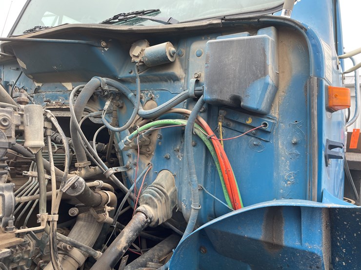 #1015-•-1992-navistar-international-transportation-flatbed-truck-(has-wi-title)-image-35