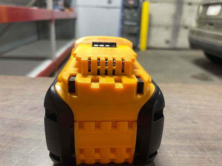 #2062-•-new-dewalt-compatible-60v-lithium-max-12-a.h-batteries-(cw)-image-4