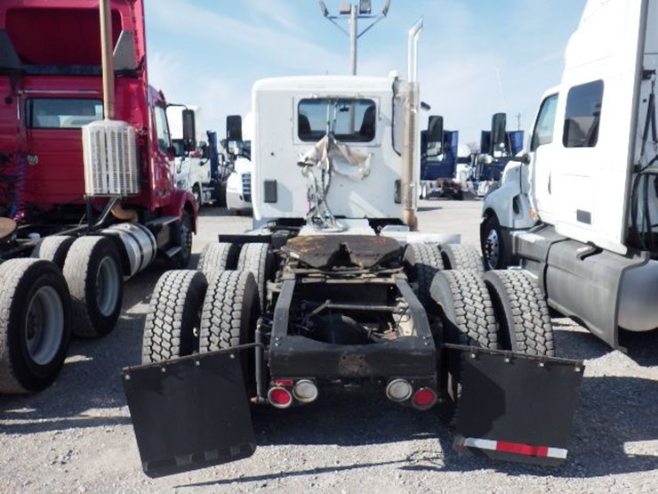 2016-peterbilt-579-image-11