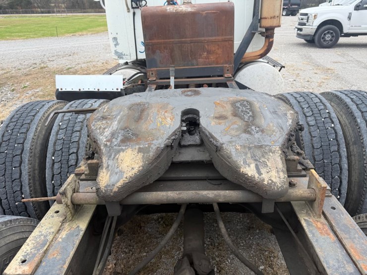 1995-international-8200-image-22