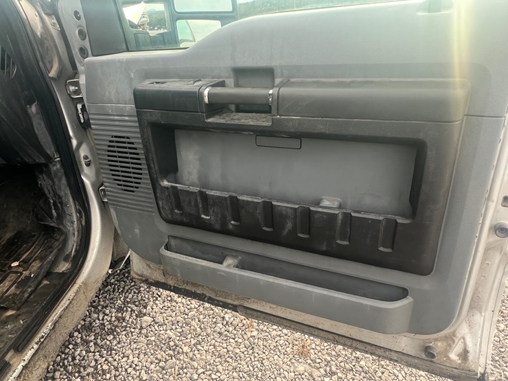 2015-ford-f350-xl-image-28