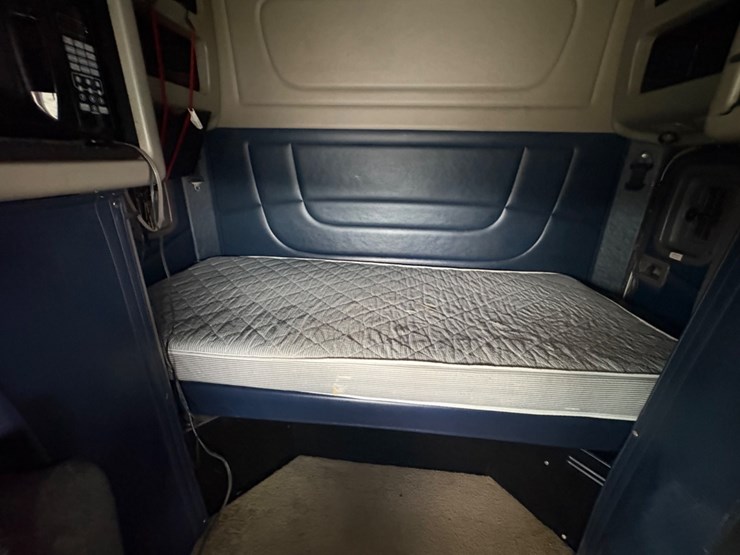 2011-peterbilt-386-image-14