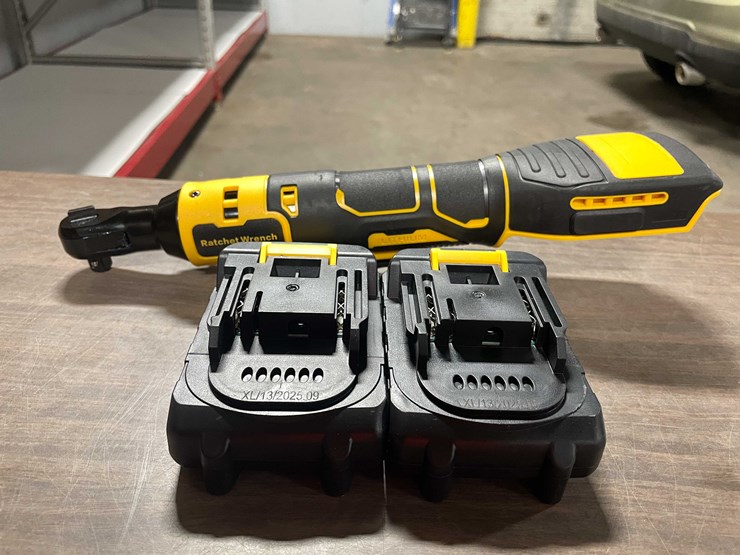 #2056-•-ratchet-wrench-set-and-(2)-21-v-batteries-(cw)-image-11