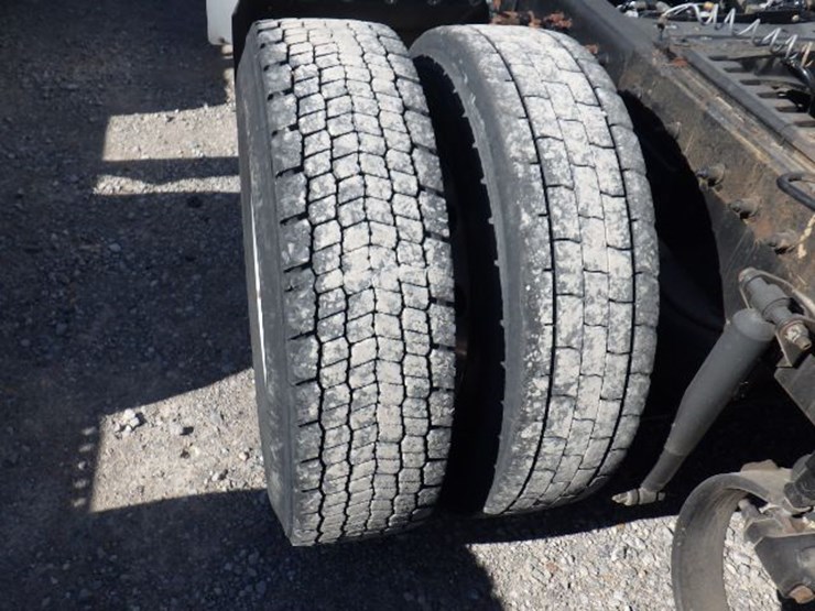 2016-peterbilt-579-image-16