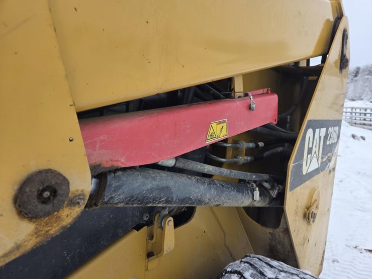 caterpillar-236d-image-18