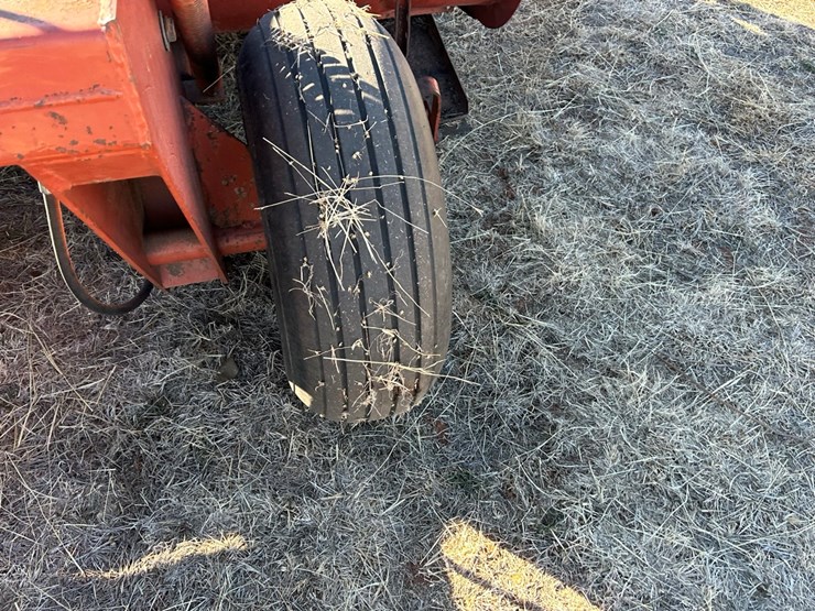 hesston-1014-image-8