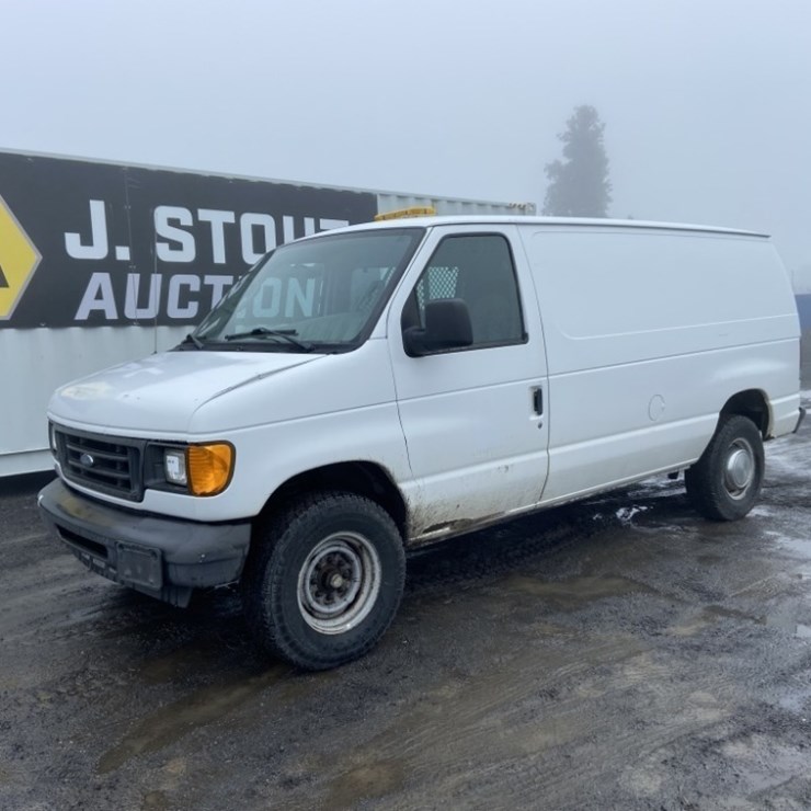 2004 FORD E350 SD