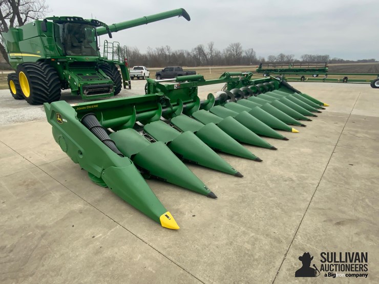 2021-john-deere-c12f-image-3