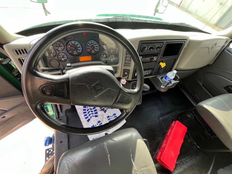 2019-international-durastar-4300-image-19