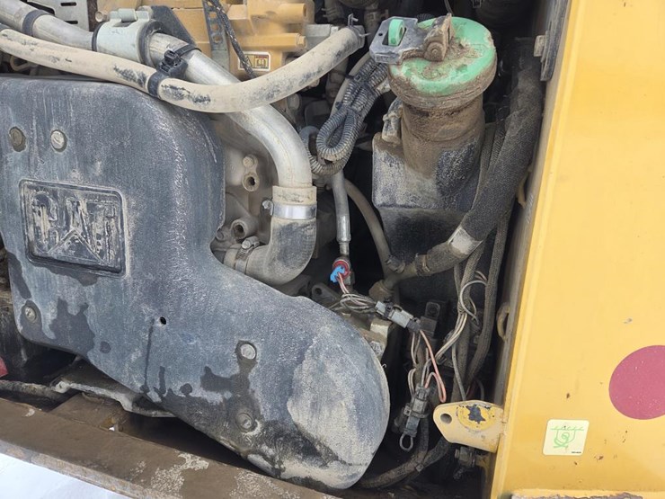 caterpillar-236d-image-30