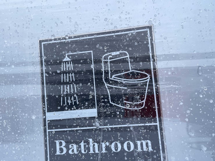 #4000-•-2025-unused-portable-restroom-(o10)-image-8