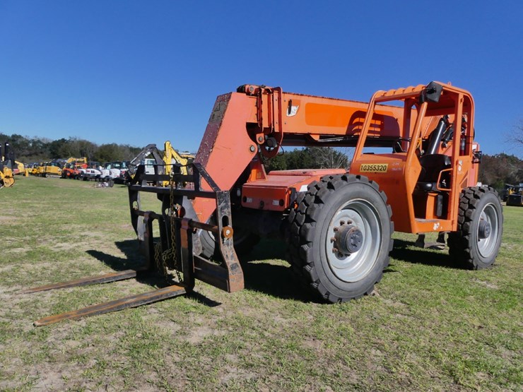 2015-jlg-8042-image-1