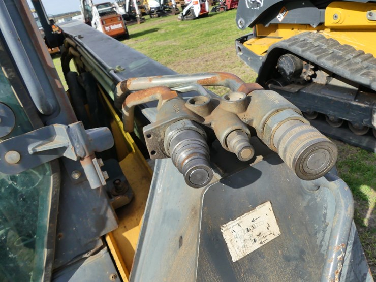 2013-deere-333e-image-11