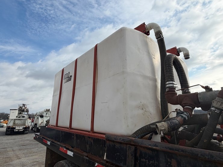 2015-ditch-witch-fm13v-image-23