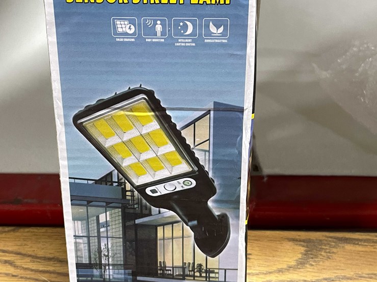 #2072-•-sensor-street-lamp-(t2)-image-2