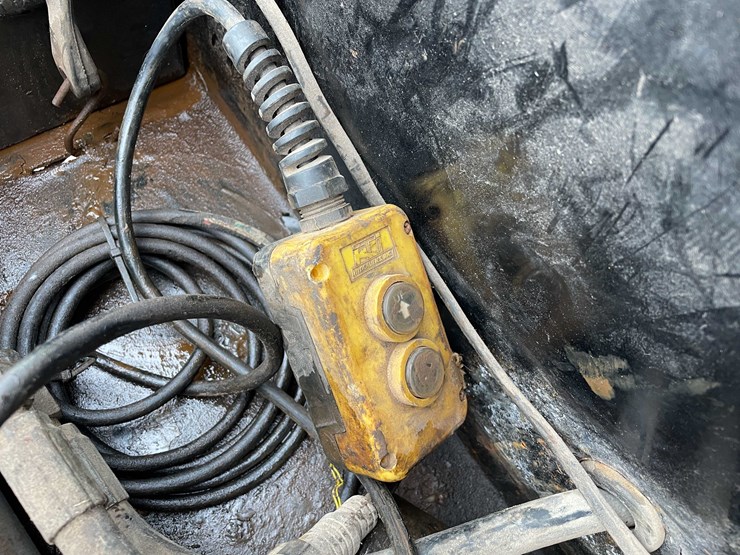 #1994-•-2017-trailer-(no-title)-(of)-image-42