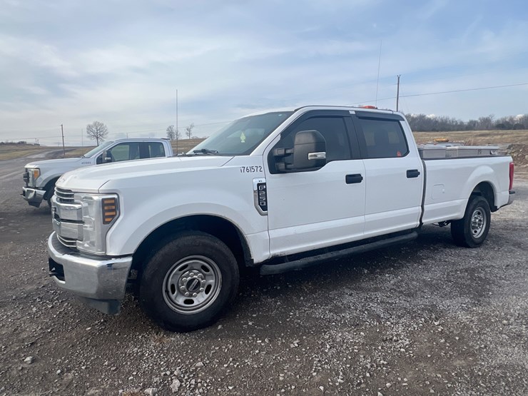 2019-ford-f250-xl-image-1