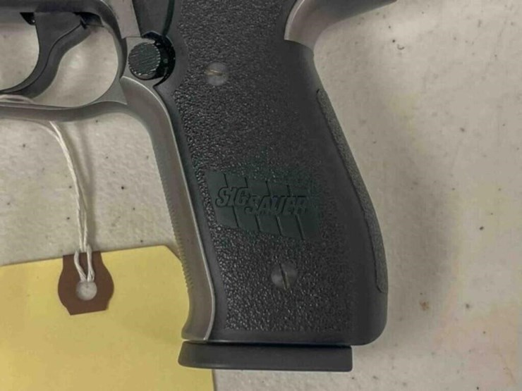 sig-sauer-pistol-image-12