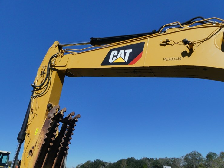 caterpillar-320-image-7