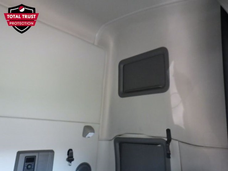 2023-volvo-vnl-760-image-6