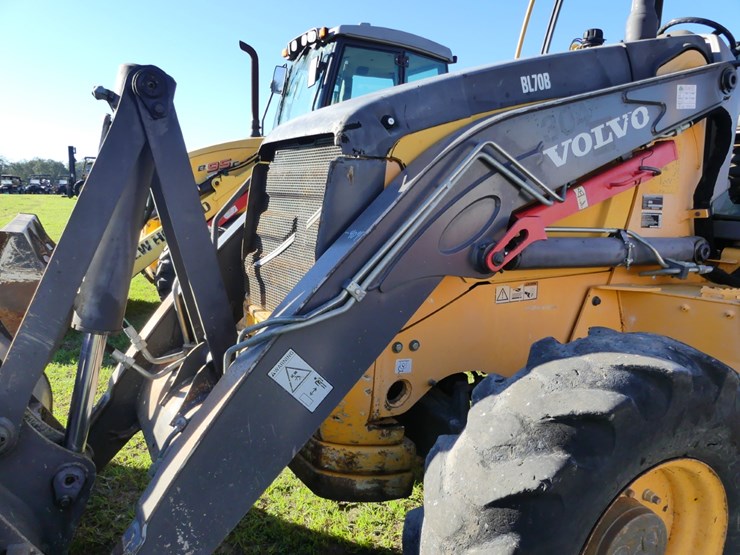 2012-volvo-bl70b-image-12