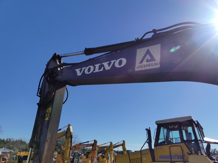 volvo-ec220el-image-10