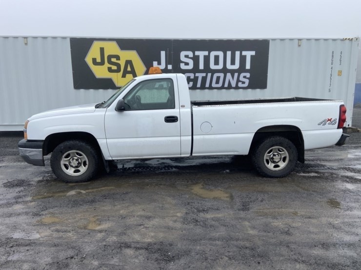 2004-chevrolet-silverado-4x4-pickup-image-2