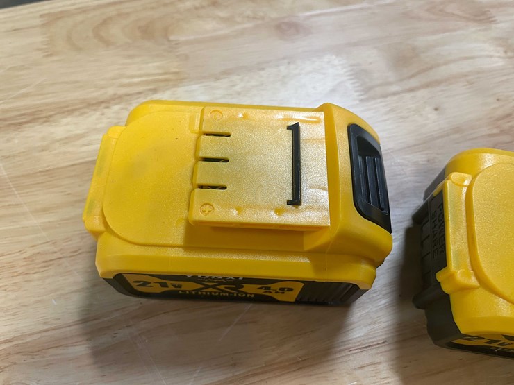 #2042-•-dewalt-style-cut-off-tool-kit-with-batteries-and-case-(pr11)-image-13