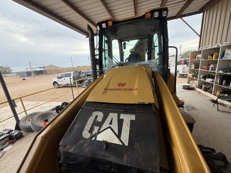 2018-caterpillar-420f2-image-9