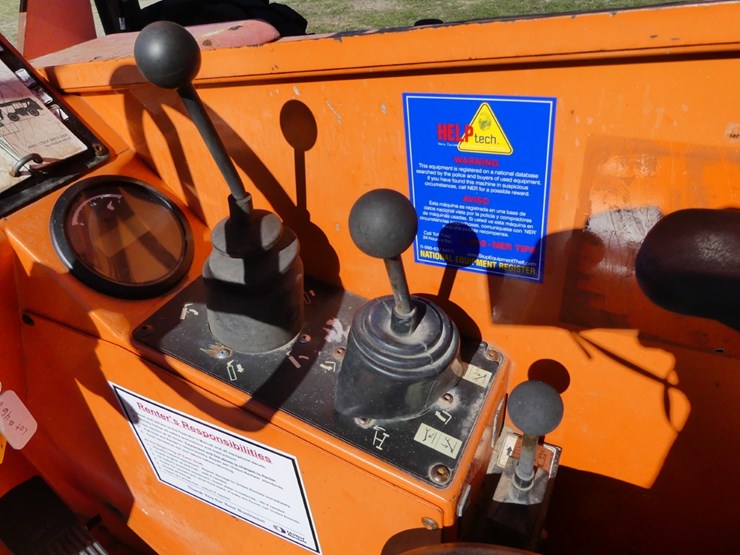 2015-jlg-8042-image-15