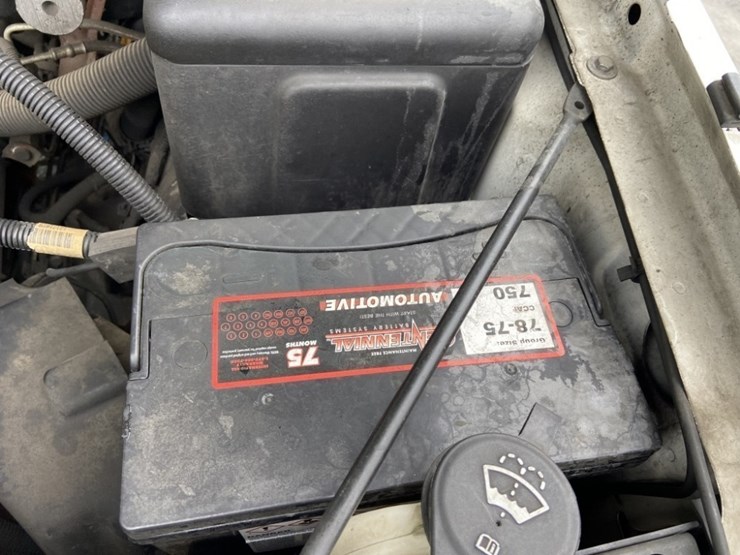 2004-chevrolet-silverado-4x4-pickup-image-40