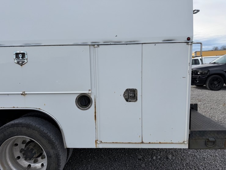 #30699-•-2003-chevrolet-c4500-single-axle-service-truck-image-8
