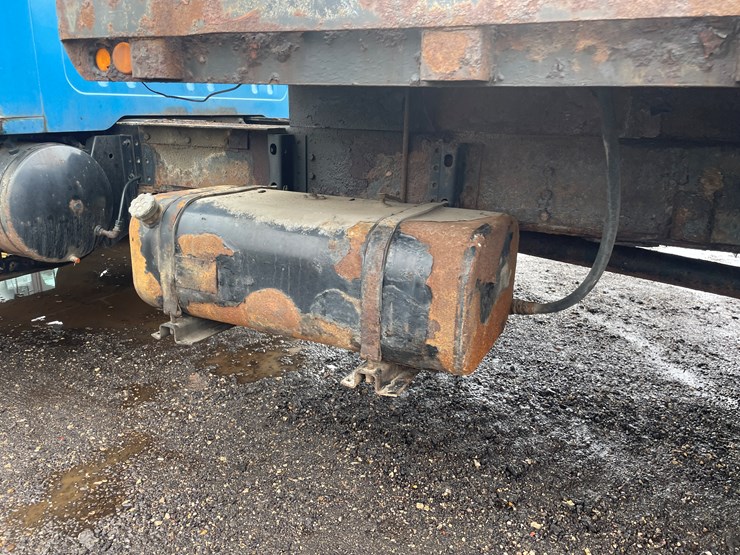 #1015-•-1992-navistar-international-transportation-flatbed-truck-(has-wi-title)-image-31