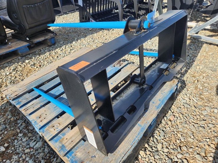 #6003-•-unused-stout-3-prong-skid-steer-bale-spear-image-2