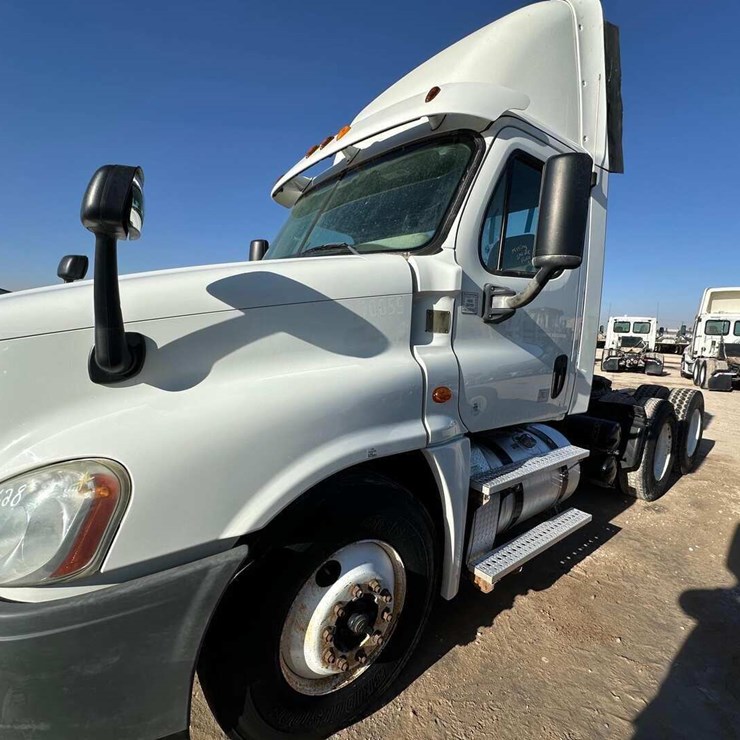 2013 FREIGHTLINER CASCADIA