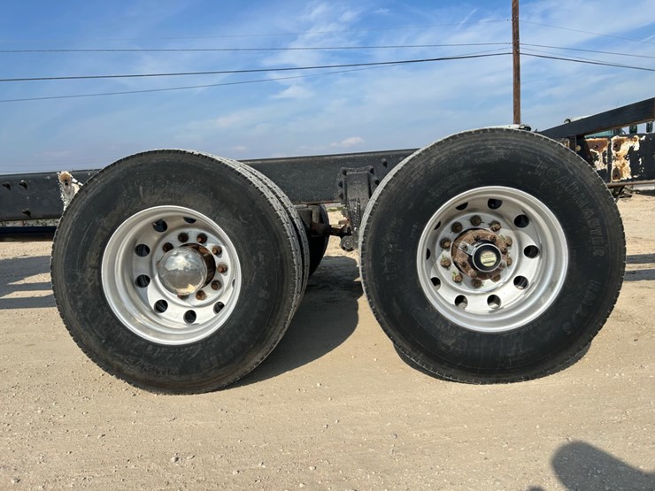 2009-peterbilt-340-image-12