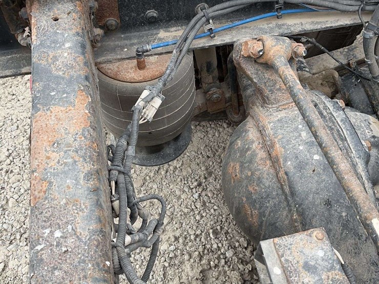 2014-freightliner-cascadia-125-image-11