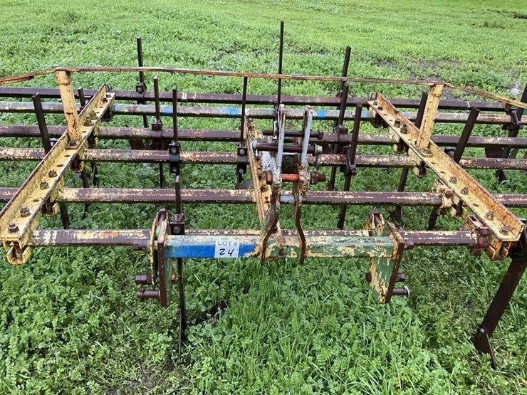 (offsite)-custom-3-pt-3-row-60"-cultivator-image-6