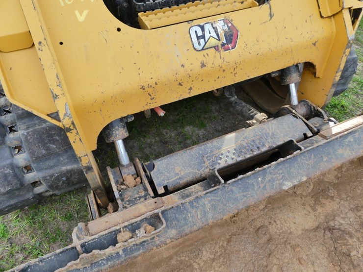 2021-caterpillar-299d3-image-11