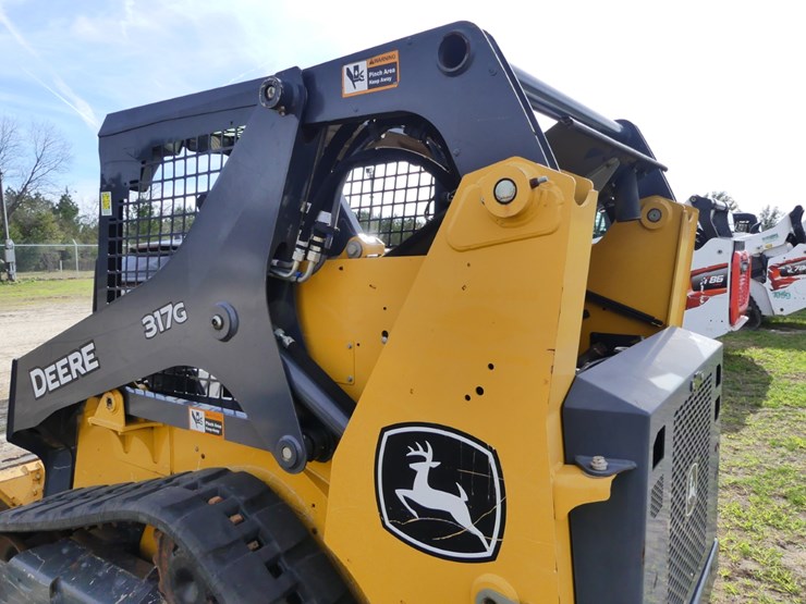 2020-deere-317g-image-8