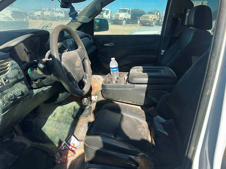 2017-chevrolet-suburban-image-5